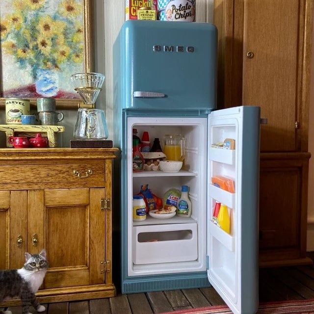 1:12 Scale - Dollhouse - Classic Styled - Retro Smeg Refrigerator for Miniature Kitchen